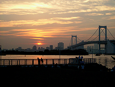 A sunset from a beach park in Odaiba of Tokyo