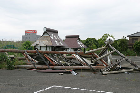 倒壊したやぐら