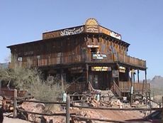 �S�[���h�t�B�[���h�S�[�X�g�^�E��