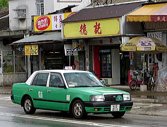 新界タクシーは濃い緑