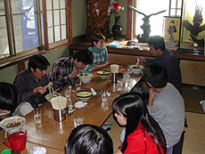 �فX�ƐH�׎n�߂�l�X