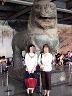 巨大獅子と女王様たち