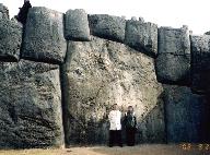 サクサイワマンの巨石