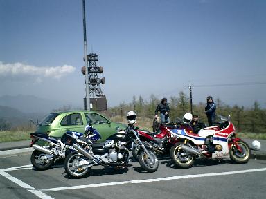 ���~�����Q