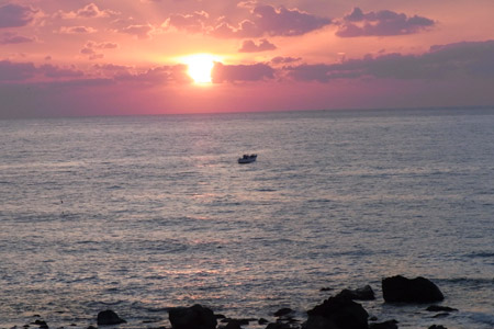 象潟から見る日本海に沈む夕日