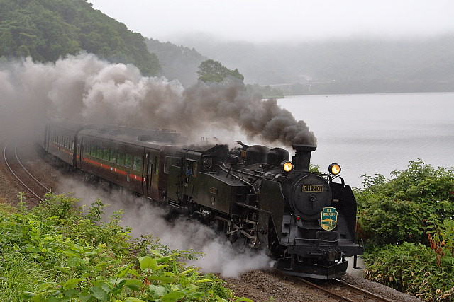 【サボ　愛称板】（表）SL函館大沼号 函館→大沼 指定席（裏）白 車両装備品を手にする(1)～初めての実装品（SL函館大沼号