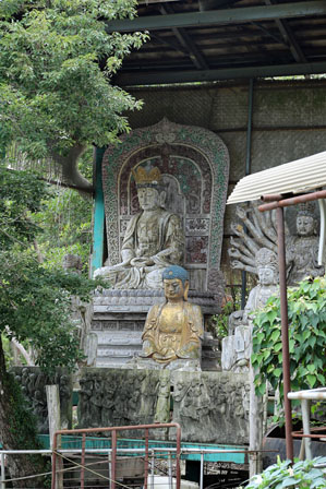 巨大な仏像