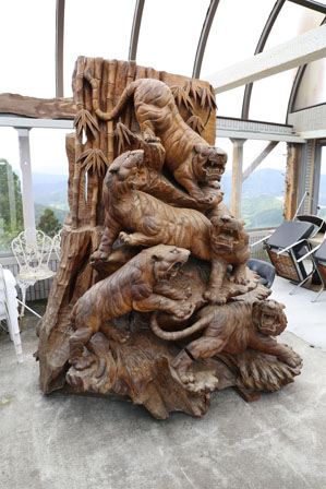 虎の彫刻