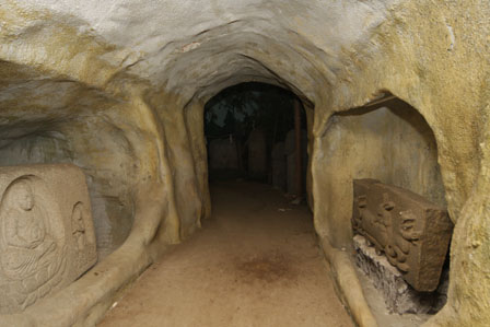 洞窟内部