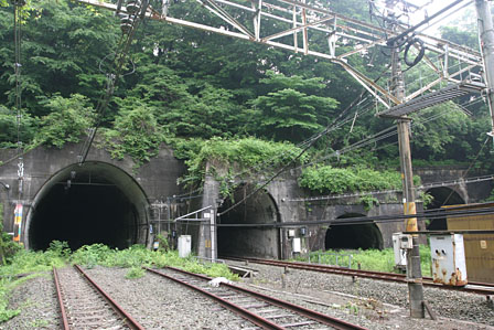 横川側トンネル坑口