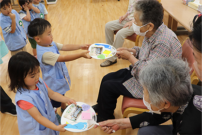 お年寄りの方との交流（さくら）